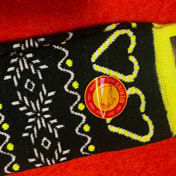 Green jacquard snowmen and hearts merino wool blend thermal socks made in Italy - Picture 4 of 9